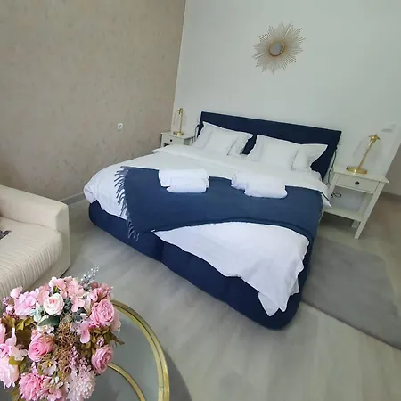 Luna Terrace *
